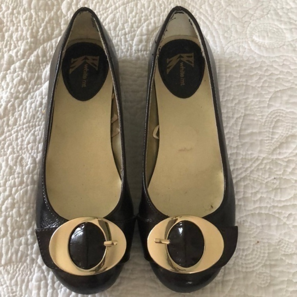 White Mountain brown patent leather flats loafer size 6